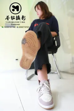 [誉铭传媒]袜足摄影 2019年 第五期挠脚作品[73P+1V／979MB] 预览图