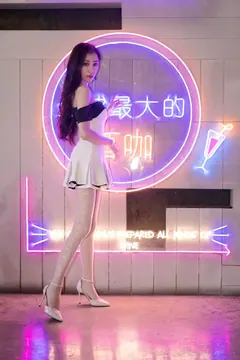 尤蜜丝 NO.029 穿搭推广展示图集 腿控[43P／272MB] 预览图