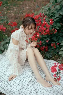 尤蜜丝 NO.041 穿搭推广展示图集 野花香[30P／275MB] 预览图
