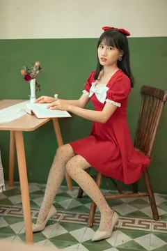 尤蜜丝 NO.050 穿搭推广展示图集 餐桌相框与红裙[48P／415MB] 预览图