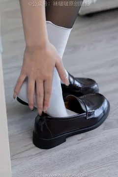 [BoBoSocks袜啵啵]NO.646 焦糖-皮鞋、白棉袜、薄黑丝[163P+1V／8.14GB] 预览图