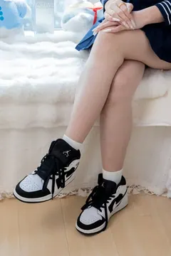 物恋传媒 NO.2655 豆蔻-jk制服、板鞋、白棉袜、裸足[157P+1V／4.18GB] 预览图