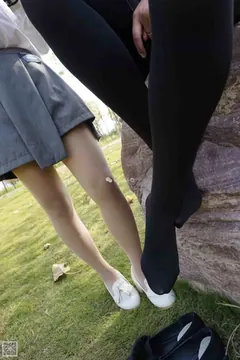 [SIEE丝意] No.011 鱼鱼&amp;茹茹~草地双丝悠闲 [98P/185MB] 预览图