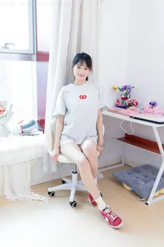 物恋传媒 NO.2680 山奈-帆布鞋、白棉袜、裸足[155P+1V／3.23GB] 预览图