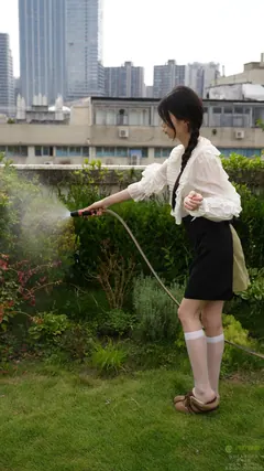 青柠映画 – 小小 园丁白丝[169P+2V／7.44GB] 预览图