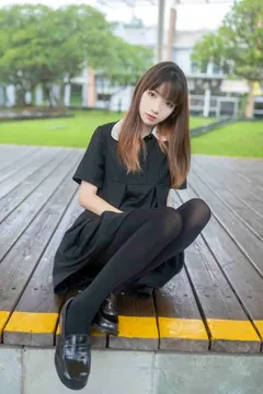 VOL.423 黑裙黑袜[35P／254MB] 预览图