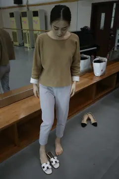 大西瓜爱牙膏-早期作品-Z1 休闲裤少女 预览图