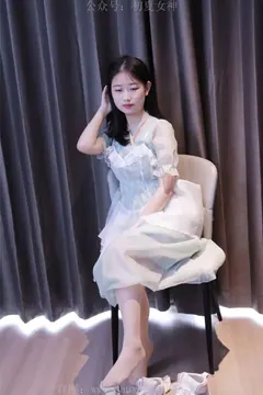 初夏女神 NO.009 念念 绿野仙踪M码连衣裙搭回力球鞋[120P/1V/5.53GB] 预览图
