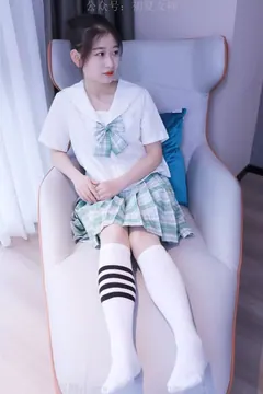 初夏女神 NO.013 念念 常规S码绿色JK套搭配小白鞋[126P/1V/5.82GB] 预览图