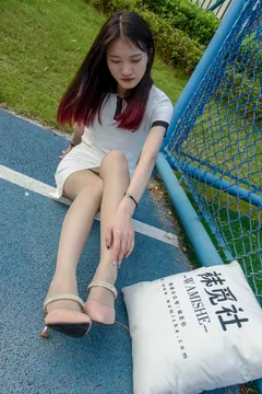袜觅社 NO.026 奶茶[89P/1V/8.99GB] 预览图