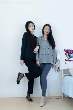 勿恋传媒 NO.2338 菜菜&岚岚-两双平底鞋、短黑丝、短肉丝[169P/1V/6.25GB] 预览图