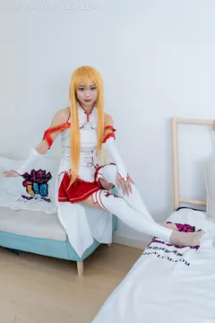勿恋传媒 NO.2340 泡泡-cos亚丝娜、长靴、袜套、薄肉丝[156P/1V/6.37GB] 预览图