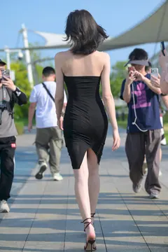 精选街拍作品 NO.7267 黑色包屯镁钕[220P/264MB] 预览图