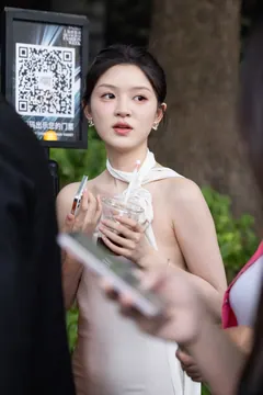 街拍车展 精选街拍作品 NO.7291 允恩女神白裙[117P 235MB] 预览图