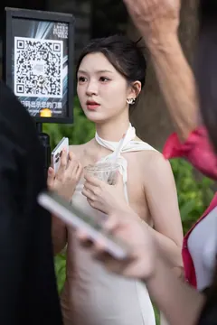 街拍车展 精选街拍作品 NO.7291 允恩女神白裙[117P 235MB] 预览图