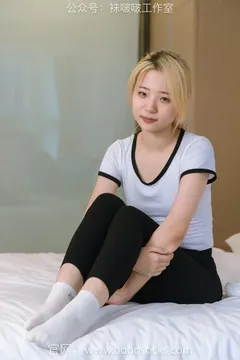 [BoBoSocks袜啵啵]NO.122 小淳-高跟长靴、白棉袜[149P/1V/6.19GB] 预览图