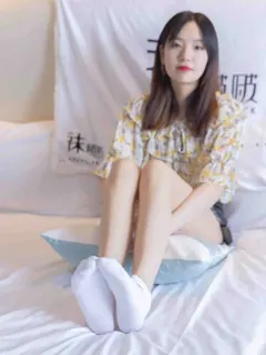 [BoBoSocks袜啵啵]NO.136 小甜豆-高跟长靴、白棉袜、裸足[200P/1V/7.32GB] 预览图