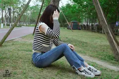 [织梦映像]NO.016 少女牛仔裤草地白袜[80P/1V/2.47GB] 预览图