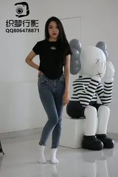 [织梦映像]NO.018 大家闺秀大镁钕白袜裸足[100P/1V/2.22GB] 预览图