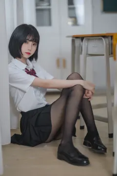 许岚 - 教室jk黑丝 [40P/426MB]