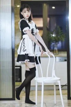 许岚(叁月life) - 短裙钕仆 [40P/721MB]
