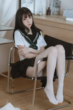 许岚(叁月life)  白丝水手服 [40P/607MB] 预览图