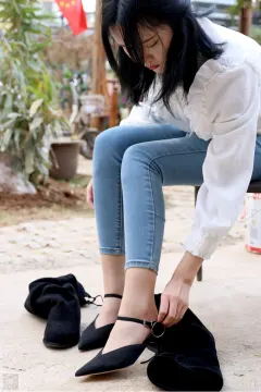 [SiHua思话] SH035 爱穿丝袜的乡下表妹 小表妹 [95P2V691MB] 预览图