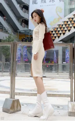 [SiHua思话] SH044 冬日步行街的薄肉丝 露露 [94P2V659MB] 预览图