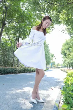 [SiHua思话]SH182 苏小柔 地铁站的小柔[49P／129MB] 预览图