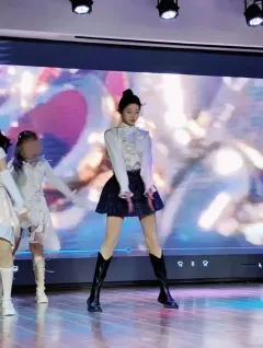 脚模面试脸足同框套路系列-016-18号-175 102 39高颜值 舞蹈校花撅屁股[43P3V68MB] 预览图