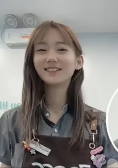 脚模面试脸足同框套路系列-018-20号-165 90 38 圆脸学妹[9P9V28MB] 预览图
