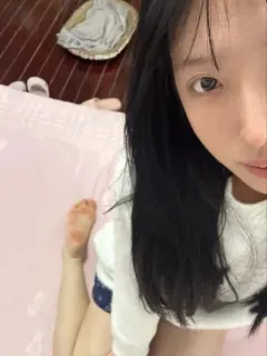 脚模面试脸足同框套路系列-020-22号-面试 艺术生妹妹生活照[19P11V169MB] 预览图