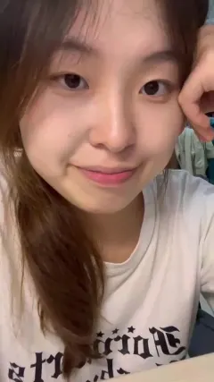 脚模面试脸足同框套路系列-190 女大表情丰富展示脚底[45V463M]