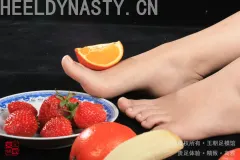 王朝贵足 [王朝贵足]0038 室内套图 安安完美晶莹裸足缤纷水果盛宴足踩系列A[30P 18MB] 预览图