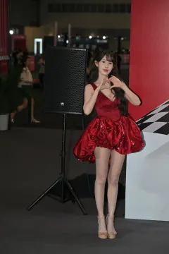 街拍车展 精选街拍作品 NO.7346 深V低胸吊带小哈娜[145P 244MB]