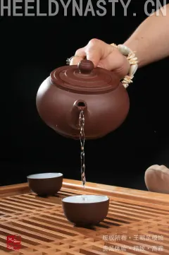 王朝贵足 [王朝贵足]0044 室内套图 宣萱黑色绣花旗袍肉色丝袜精致茶道浴足系列[30P 14MB]