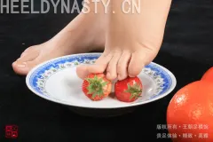 王朝贵足 [王朝贵足]0049 室内套图 安安完美晶莹裸足缤纷水果盛宴足踩系列C[30P 18MB]