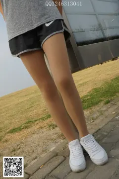 大生模拍 No.089 等公交的丝丝 [65P1V309MB] 预览图