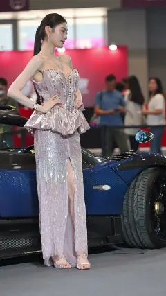 街拍车展 精选街拍作品 NO.7357 珍妮姓感锁骨美胸镁足[2V 5.58GB] 预览图