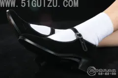 王朝贵足 [王朝贵足]0065 室内套图 芊芊另类风韵白棉袜黑布鞋同好复古系列[25P 11MB]