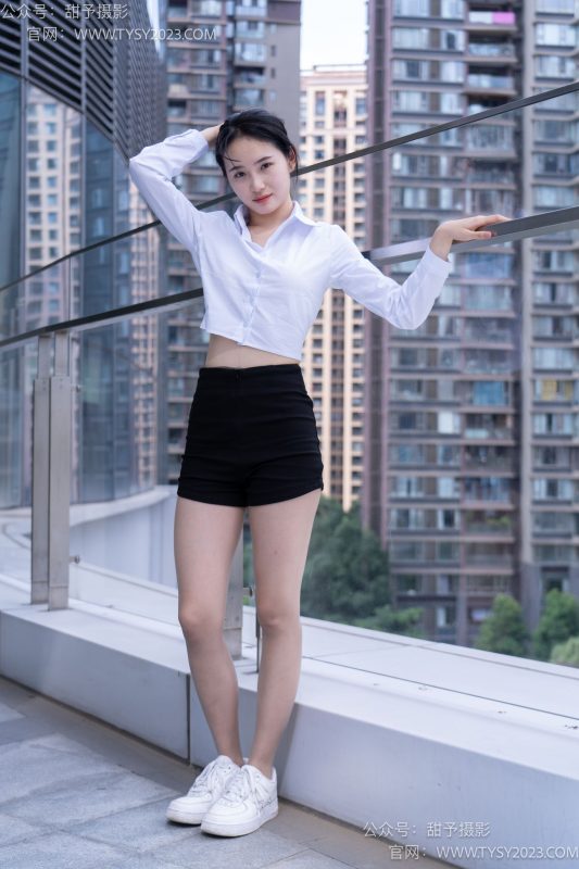 甜予摄影 NO.063 思思-板鞋、油亮灰丝（脚尖透明款）[136P/2V/9.98GB]-图宝宝