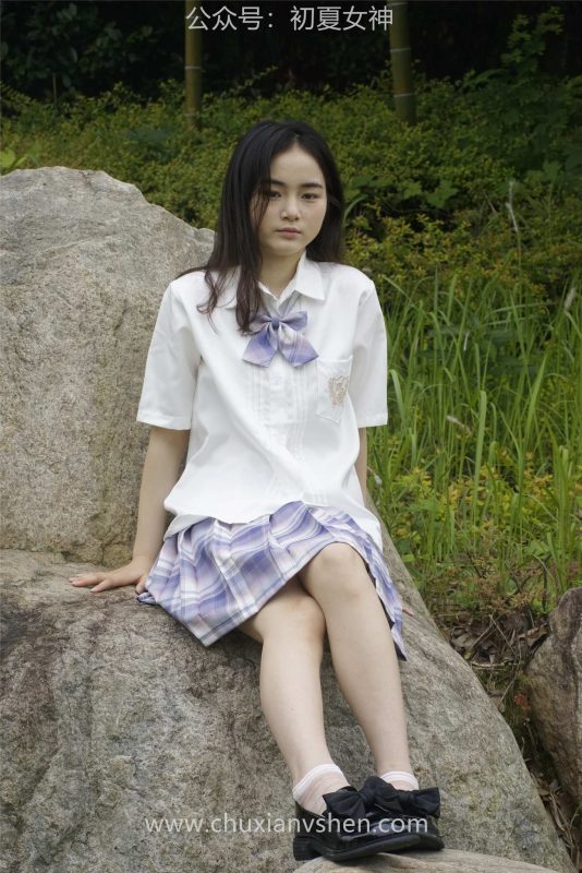 初夏女神 NO.025 十一 周末丛林 JK套搭配的袜子遭嫌弃[153P/1V/6.08GB]-图宝宝
