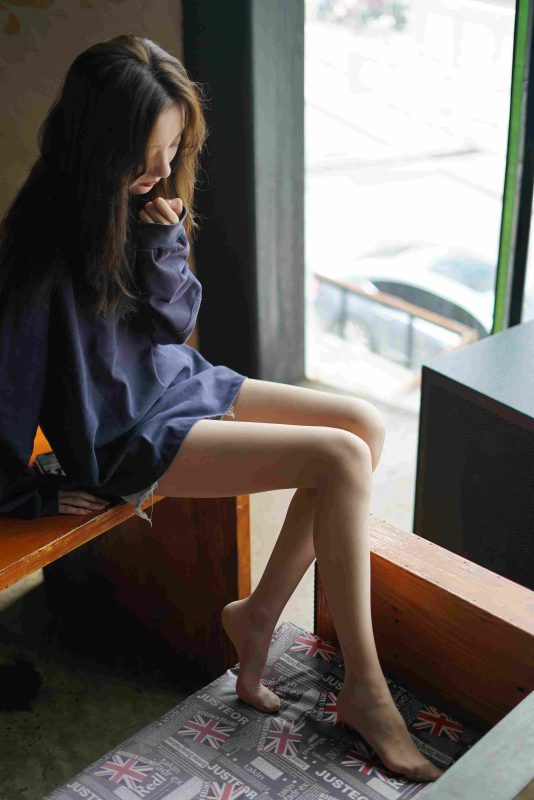 【学妹加速跑】XM087《腿玩年的腿-九九》[99P+1V／228MB]-图宝宝