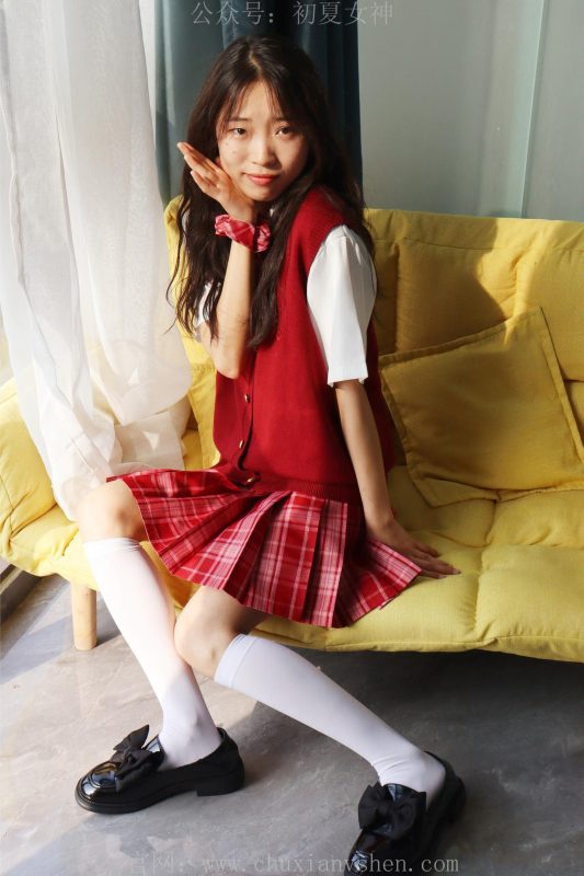 初夏女神 NO.014 蓝莓 S码大红色JK套搭小黑皮鞋[100P/1V/6.11GB]-图宝宝