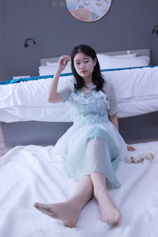 初夏女神 NO.009 念念 绿野仙踪M码连衣裙搭回力球鞋[120P/1V/5.53GB]-图宝宝