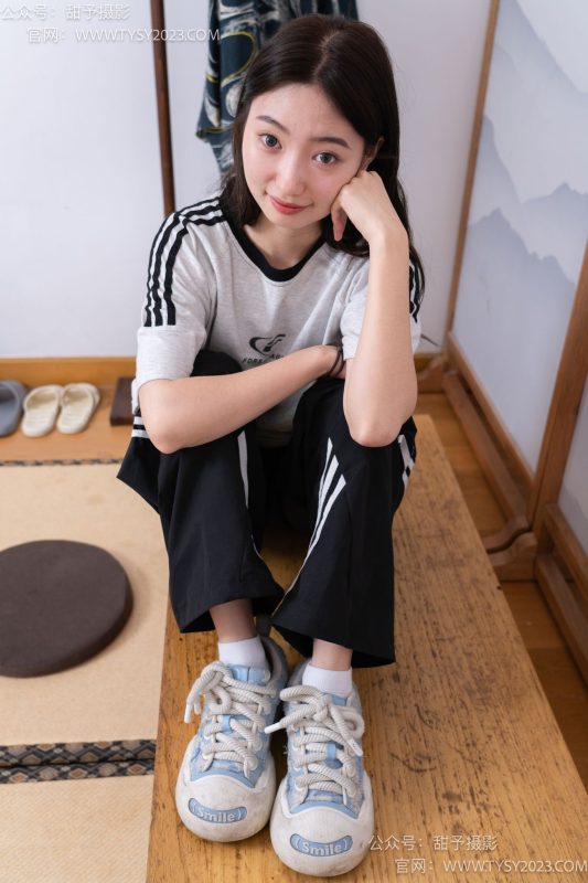 甜予摄影 NO.045 雪梨-帆布鞋、白棉袜、裸足[130P/2V/10.2GB]-图宝宝