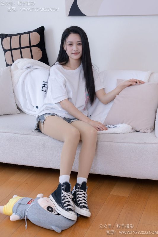 甜予摄影 NO.072 澜澜-帆布鞋、白棉袜、踩蜡笔小新玩偶剧情[125P/2V/10.6GB]-图宝宝