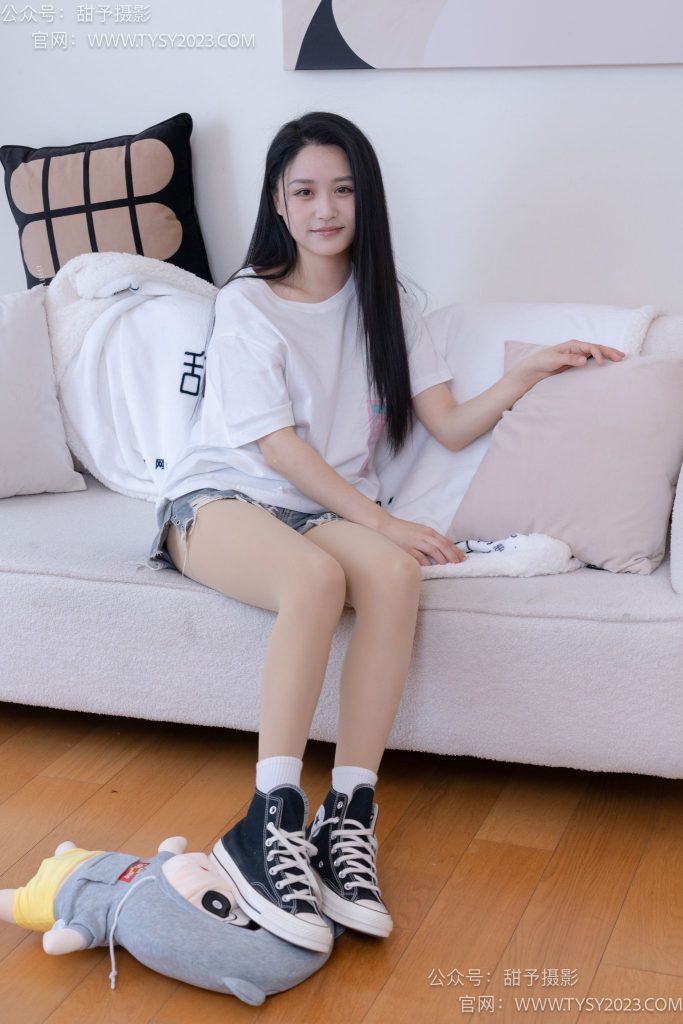 甜予摄影 NO.072 澜澜-帆布鞋、白棉袜、踩蜡笔小新玩偶剧情[125P/2V/10.6GB]-图海