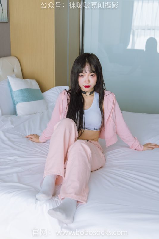 [BoBoSocks袜啵啵]NO.141 周周-运动鞋、白棉袜、裸足[140P/1V/5.57GB]-图宝宝