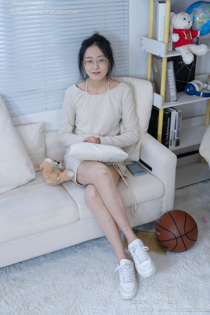 甜予摄影 NO.087期：静静-板鞋、白棉袜、裸足（完整版）[106P/2V/9.49GB]-图海